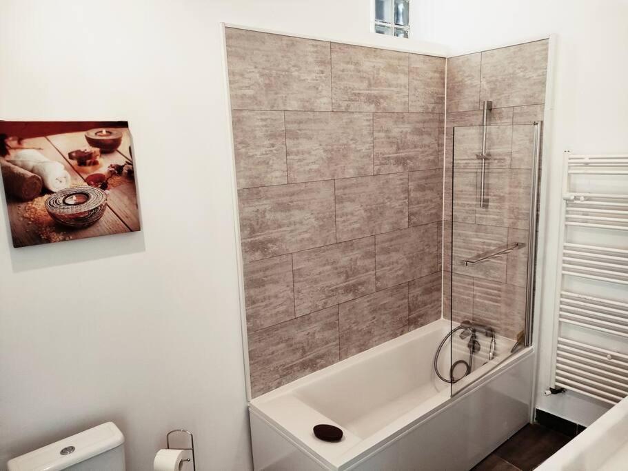 Superbe Maison Renovee Avec Agreable Jardin Sainte-Catherine  Екстериор снимка